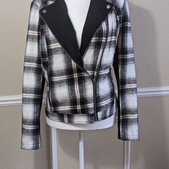 Torrid White & Black Plaid Flannel Moto Jacket NWT - Picture 10 of 11
